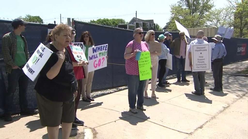 Group protests loss of inpatient psychiatric beds at new Norwood Hospital - Vimarsana News