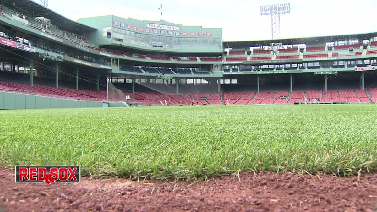 Hit ball gets lodged in red light of Fenway Park's Green Monster - Boston  News, Weather, Sports