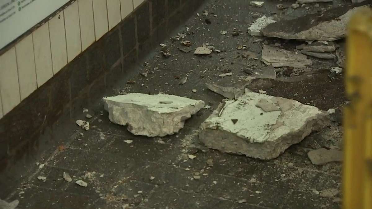 Part of ceiling crumbles at Downtown Crossing T station - Boston News ...