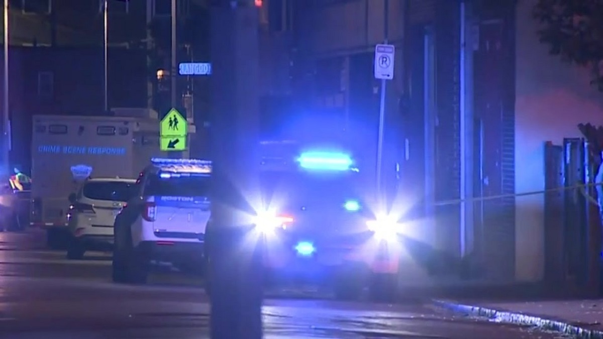 Boston Police Officer Shot In Roxbury Taken To Hospital With Non Life Threatening Injuries