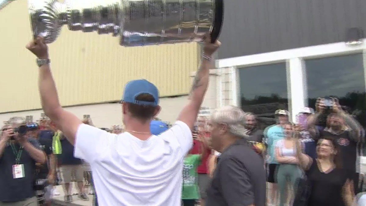 North Chelmsford native Jack Eichel gets hometown welcome at old skating  rink, Stanley Cup in tow