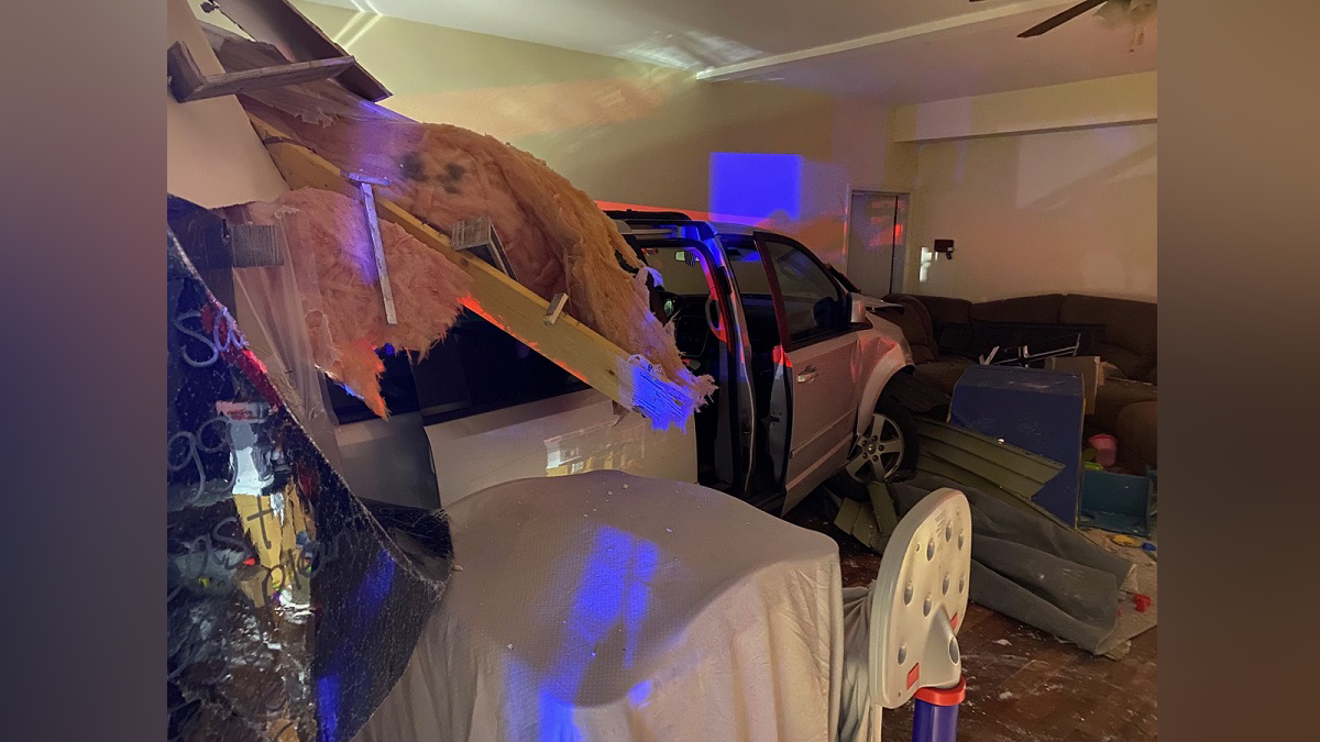 Driver charged with DUI after crashing SUV into home in Newmarket, NH - Boston News, Weather, Sports - Vimarsana News