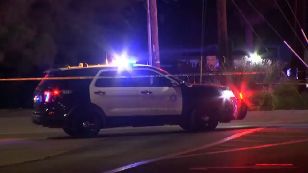Los Angeles County Sheriffs Deputy Dies After Being Shot In His Patrol Car By An Unknown 3236