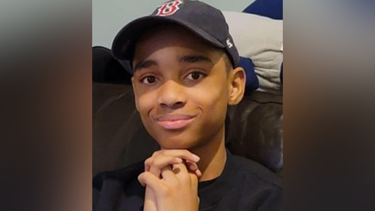 波士顿警方请求公众帮助寻找一名14岁的罗克斯伯里男孩，他没有去学校。