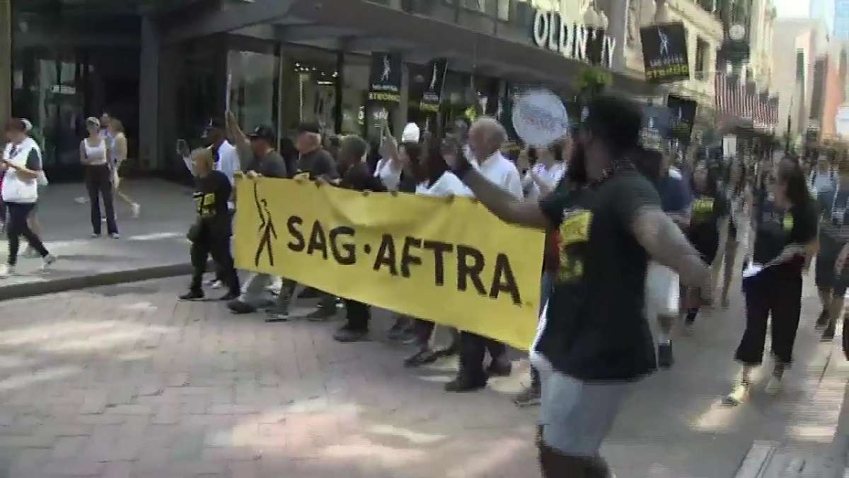 Striking SAG-AFTRA members hold Labor Day demonstration in Boston - Boston News, Weather, Sports - Vimarsana News