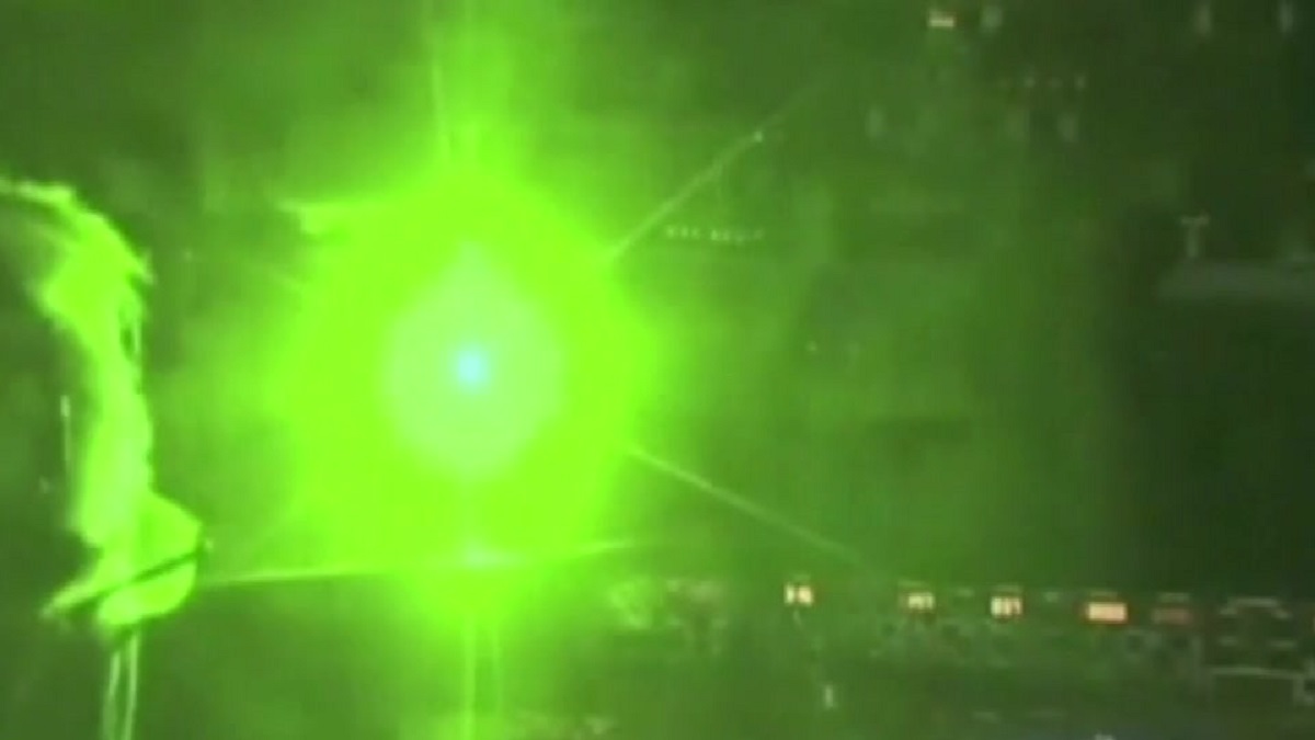 美国联邦航空局调查波士顿医院直升机着陆时被激光照射的事件