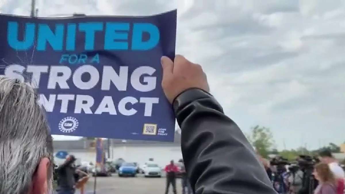 United Auto Workers strikes spread to Chicago and Lansing as 7,000 more workers join the picket line - Boston News, Weather, Sports - Vimarsana News