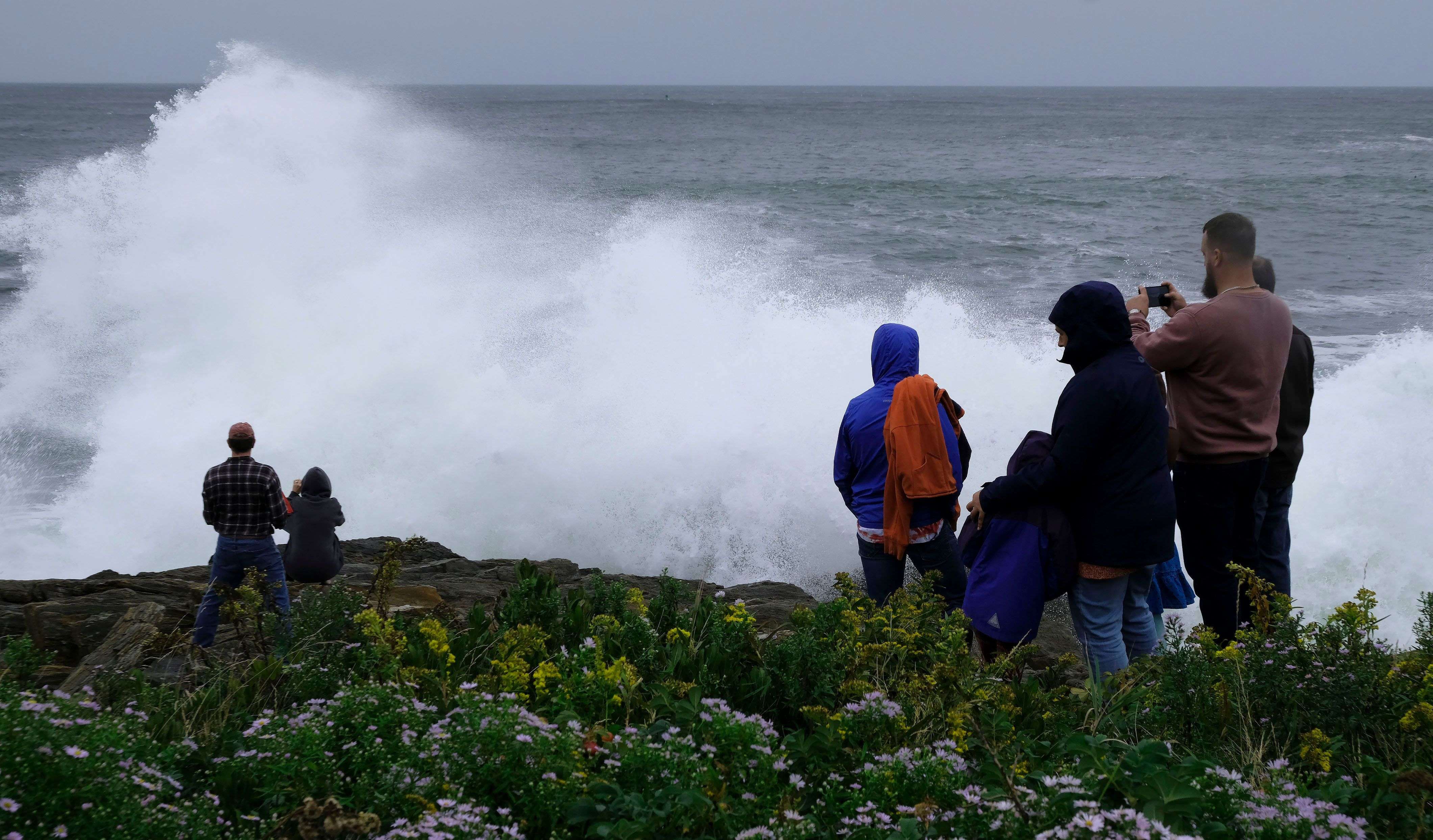 Remnants of Lee move over northern Atlantic after bringing fierce winds and coastal flooding to Canada and northeast US - Boston News, Weather, Sports - Vimarsana News