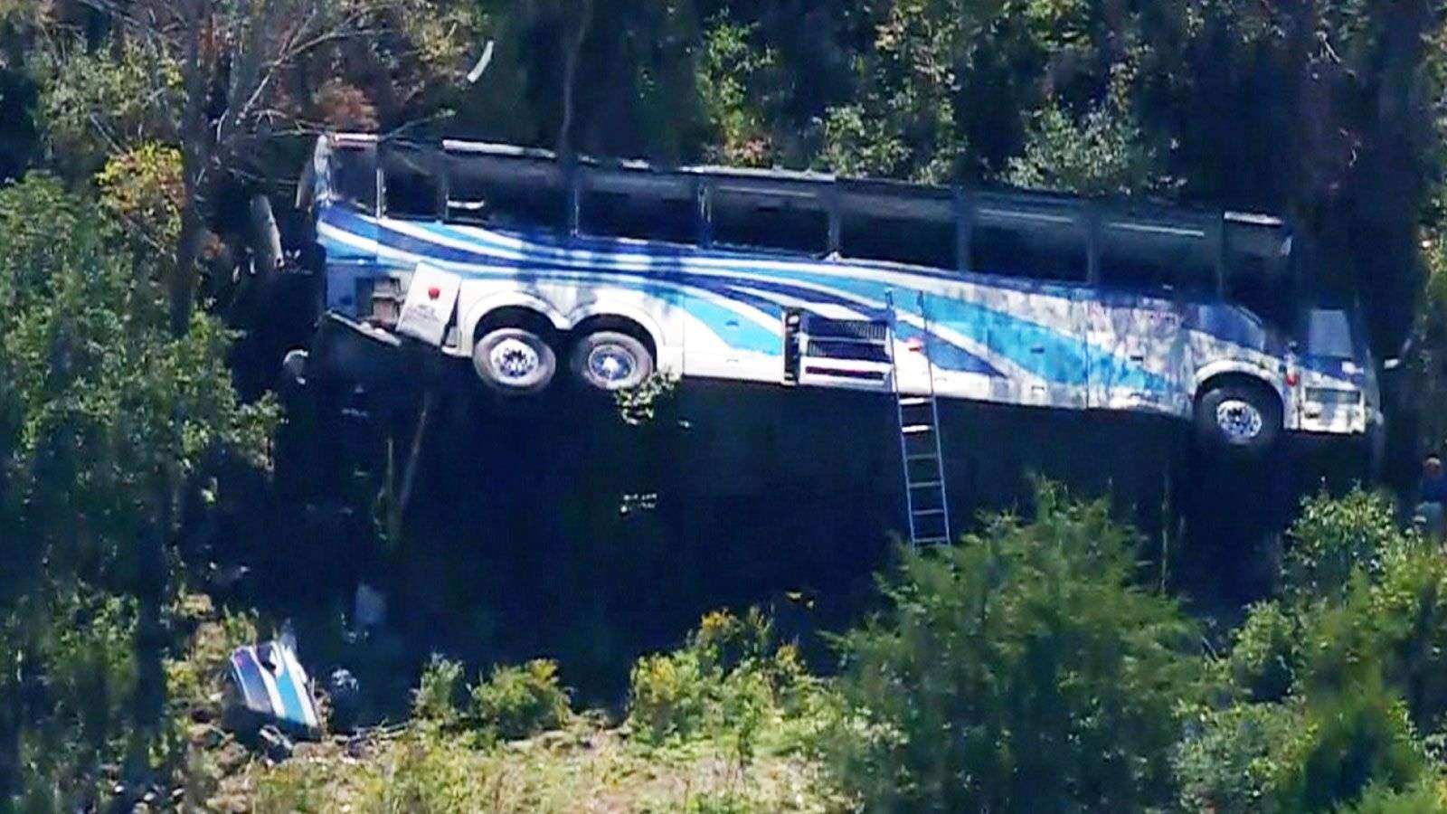 Bus carrying high school students to band camp crashes, killing 2 and seriously injuring others - Boston News, Weather, Sports - Vimarsana News