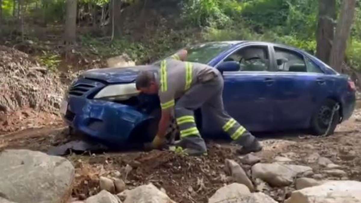 Delivery driver crashes into pond in Middleton - Boston News, Weather ...