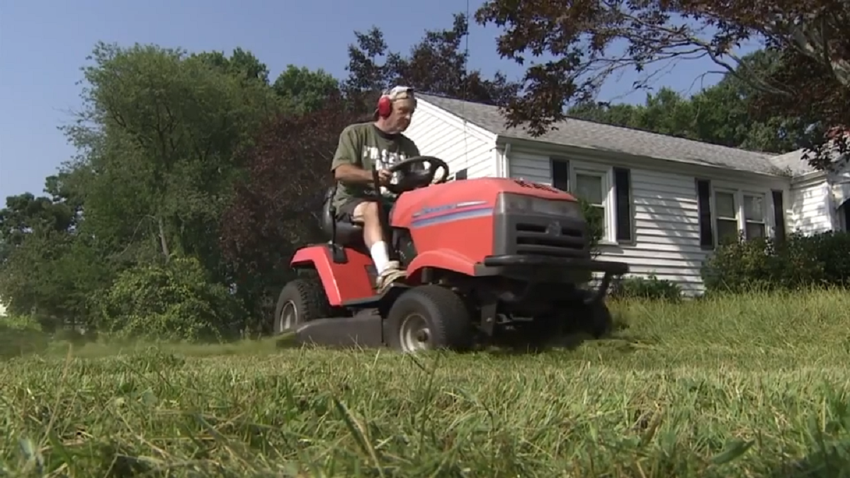A cut above the rest: Volunteers in Burlington mow lawns free of charge for those in need - Boston News, Weather, Sports - Vimarsana News