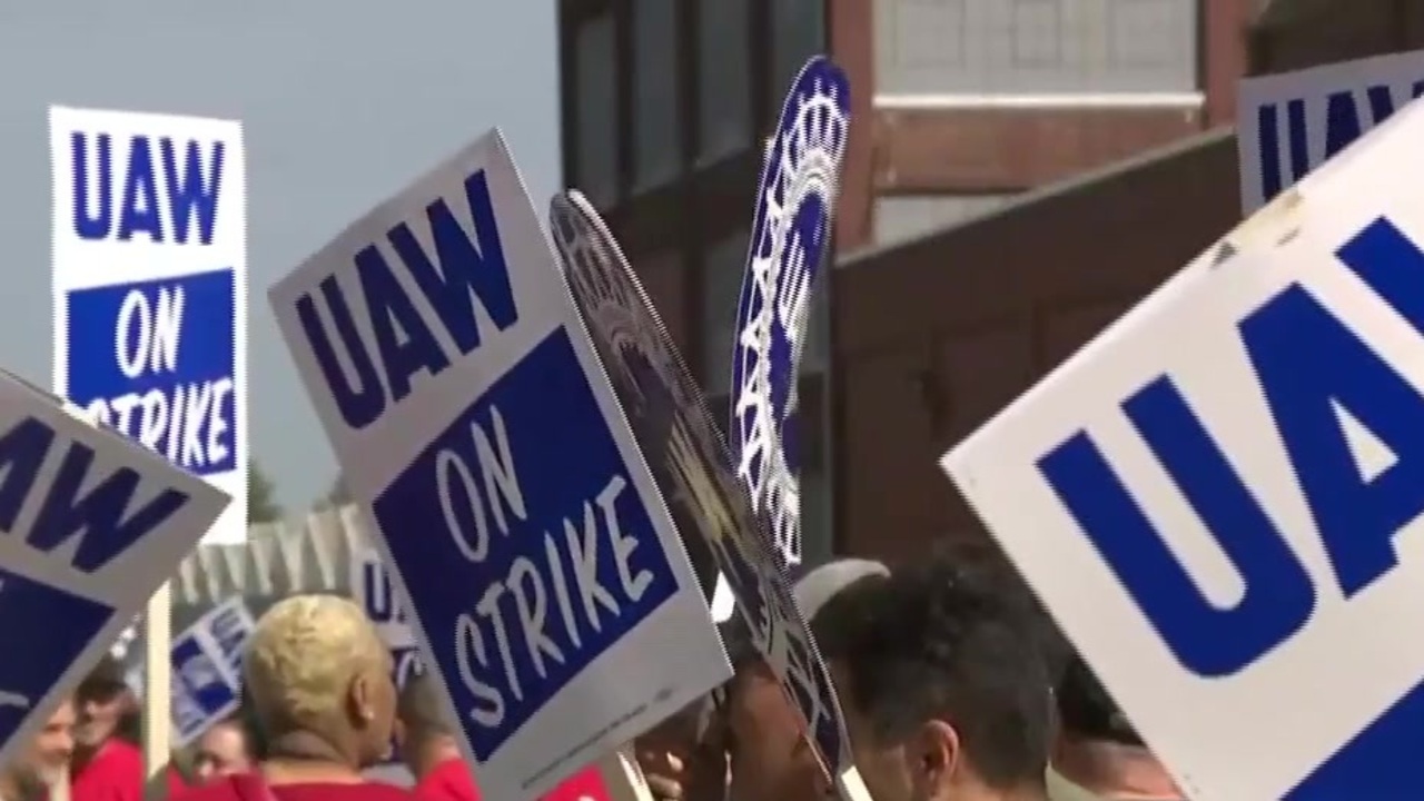 Autoworkers Reach A Deal With Ford, A Breakthrough Toward Ending ...