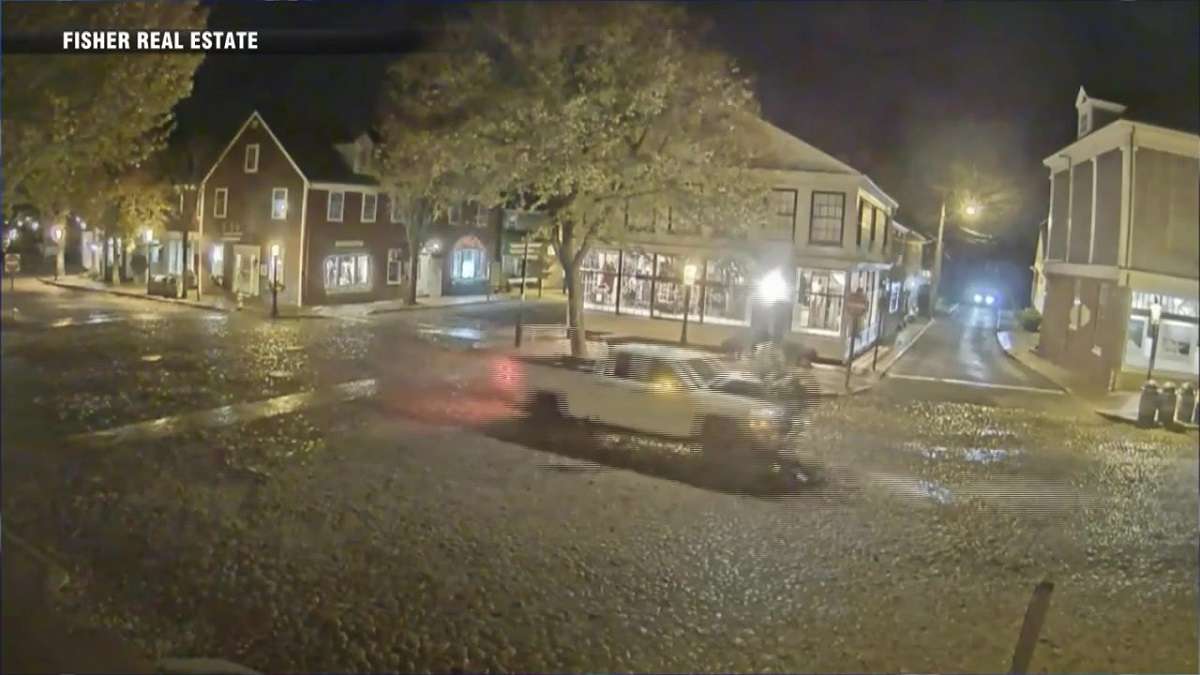 Pickup truck smashes into historic fountain in downtown Nantucket - Boston News, Weather, Sports - Vimarsana News