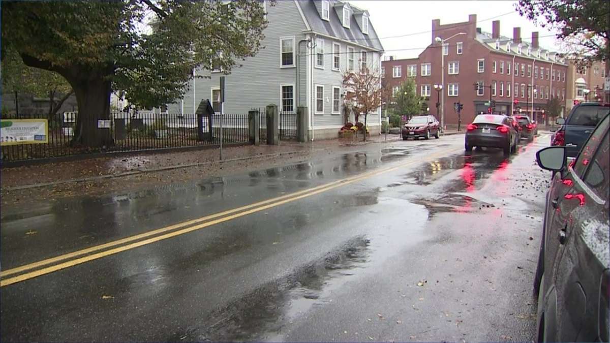 Pedestrian hit by car, officers nearly struck in separate alleged OUI incidents in Salem - Boston News, Weather, Sports - Vimarsana News