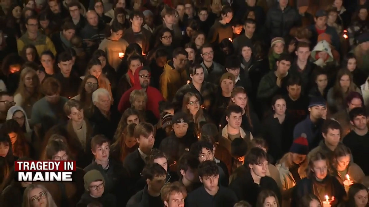 超过1,000人祈祷并反思缅因州大规模枪击案的悲剧