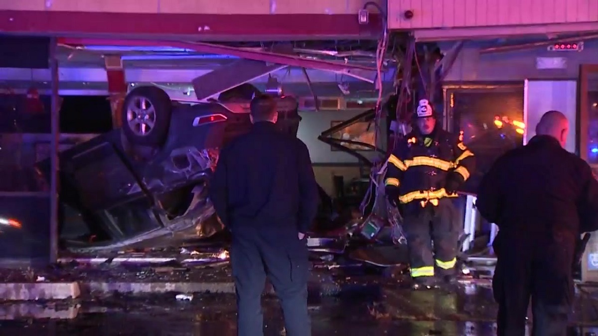 司机涉嫌与在索格斯的一家废弃餐厅发生的撞车事故有关，预计将面临指控