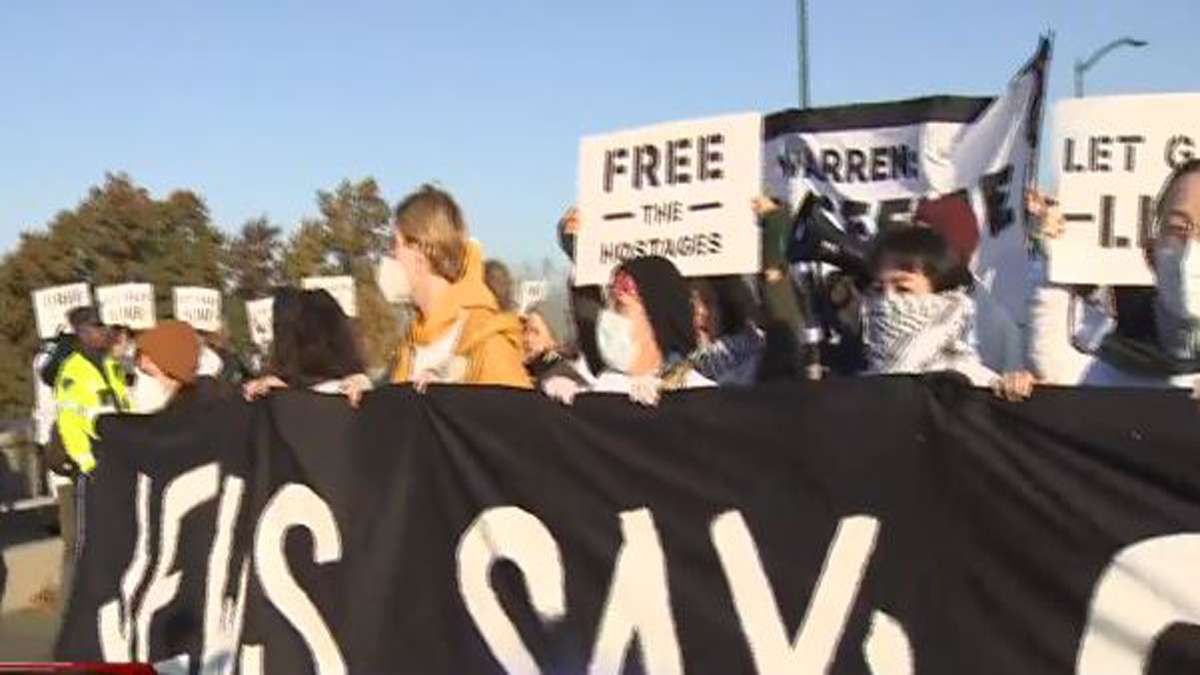 Protesters demanding ceasefire in Gaza block traffic on BU Bridge ...