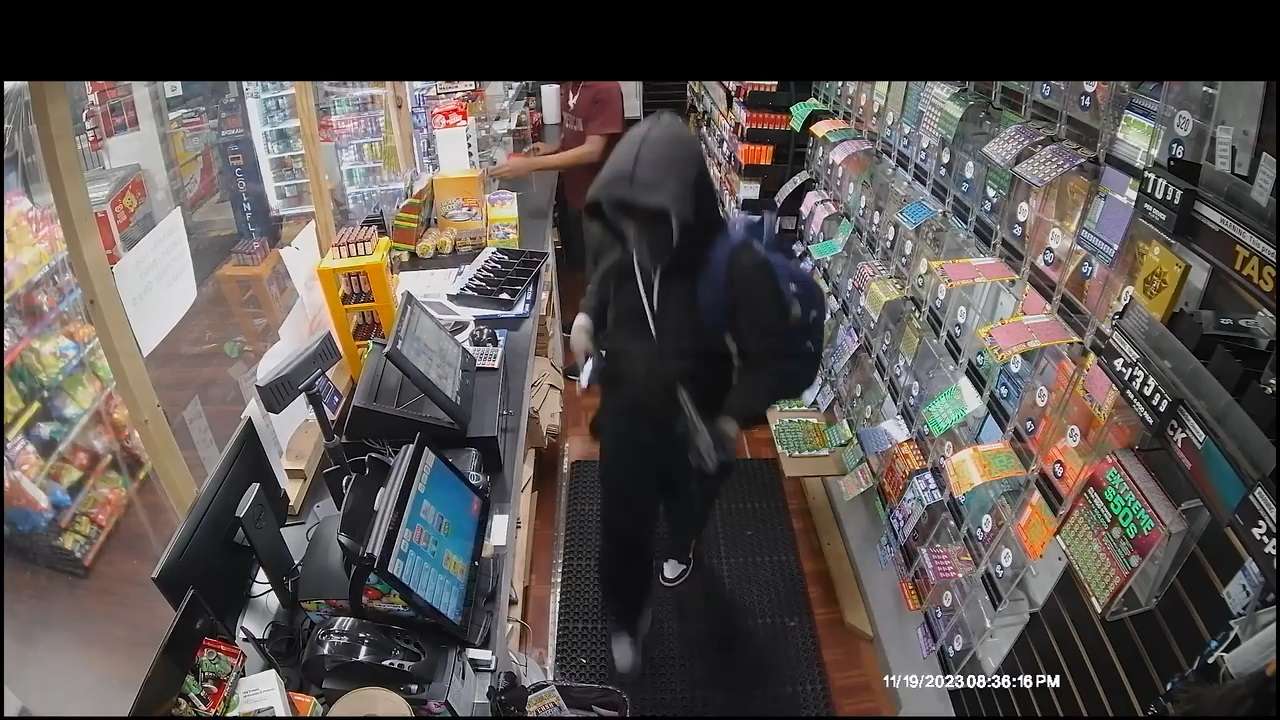Tewksbury police looking to ID armed suspect who held up convenience store - Boston News, Weather, Sports - Vimarsana News