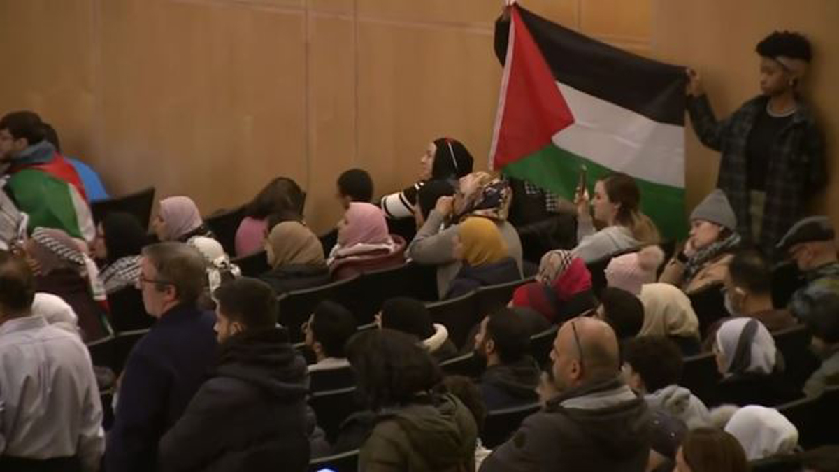 Palestinian flag flies over North Andover Town Common after Select Board approves application - Boston News, Weather, Sports | WHDH 7News