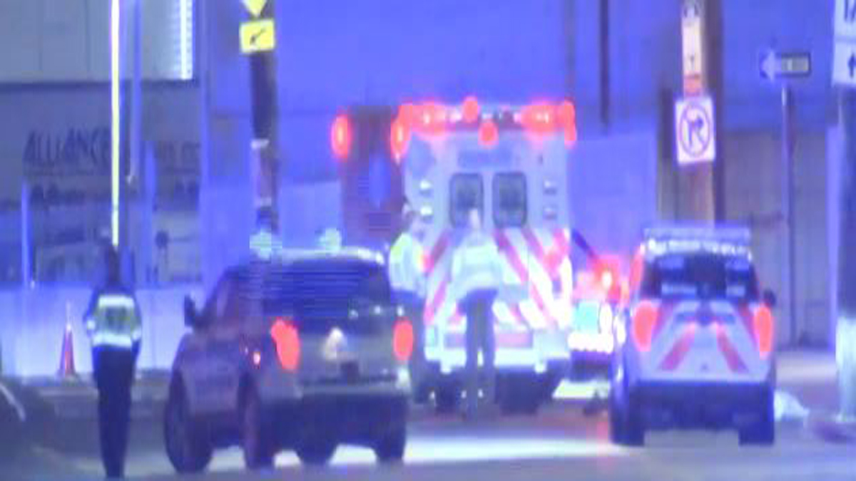 警方：东波士顿商用车辆撞击行人，行人重伤