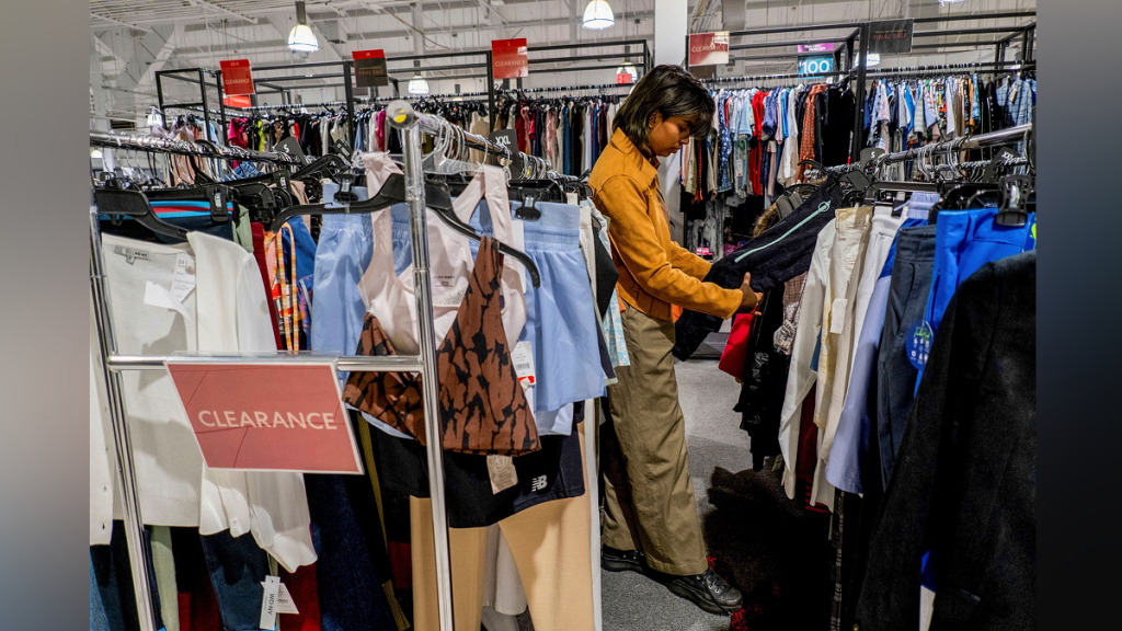 US retail sales rebounded last month, as lower gas prices free up