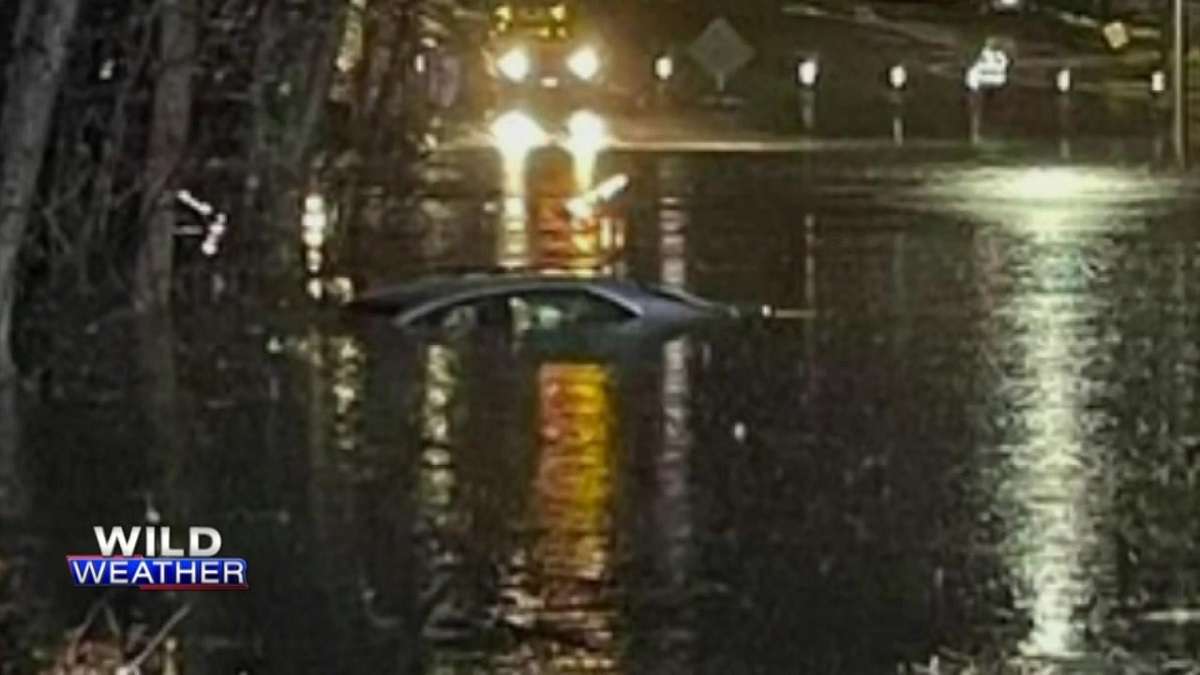 Driver describes rescue after car gets stuck on flooded street in Norwood - Boston News, Weather, Sports - Vimarsana News
