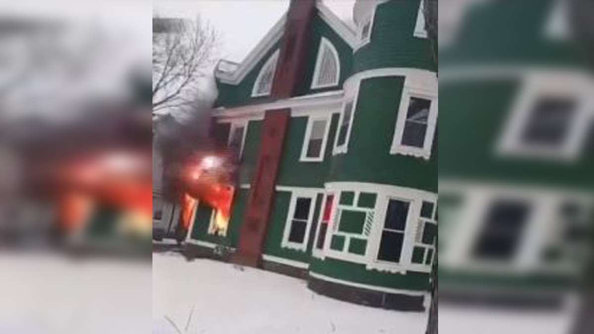Firefighters battle fire at home in Lawrence - Boston News, Weather, Sports - Vimarsana News