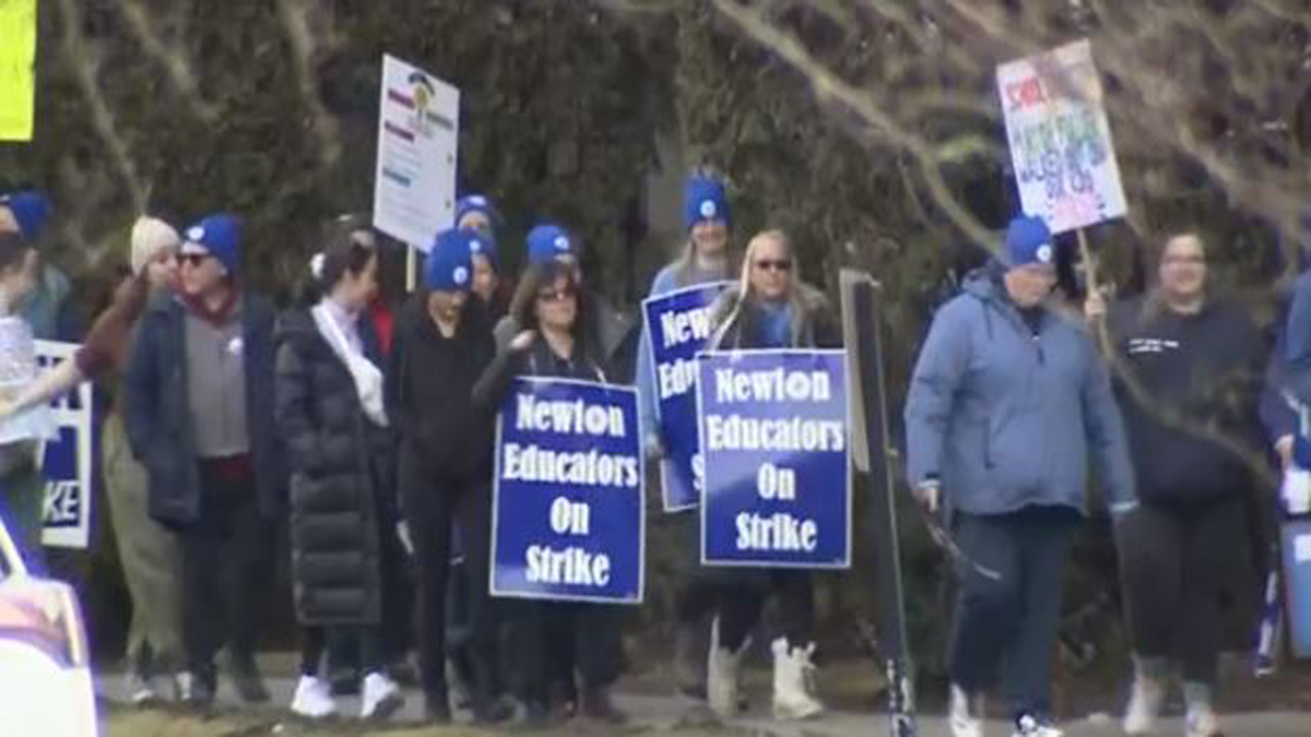 牛顿地区教师罢工持续进行，周一学校停课