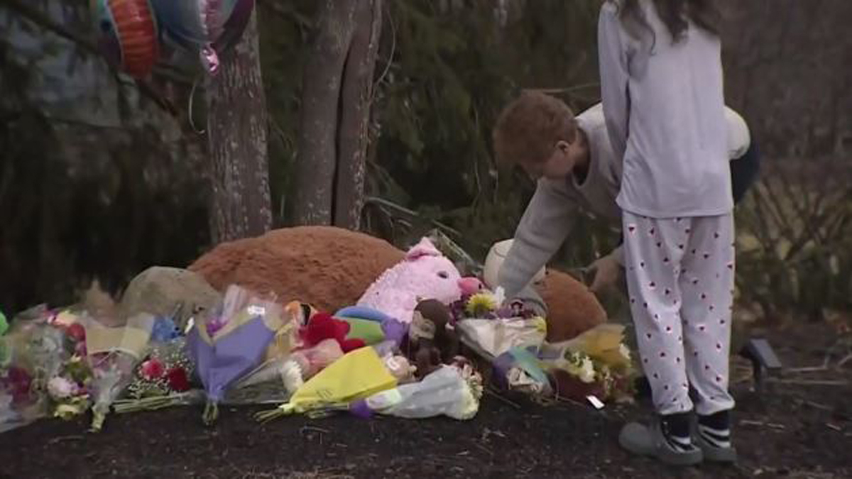 Somber memorial prayer service held in Duxbury on anniversary of family