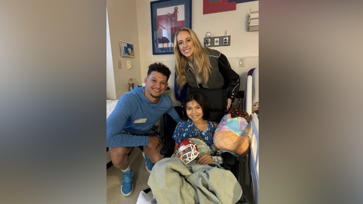 Patrick, Brittany Mahomes visit children wounded after Chiefs Victory ...