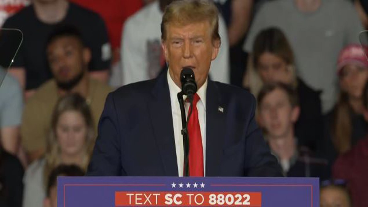 Trump asks Supreme Court to put off his election interference trial ...