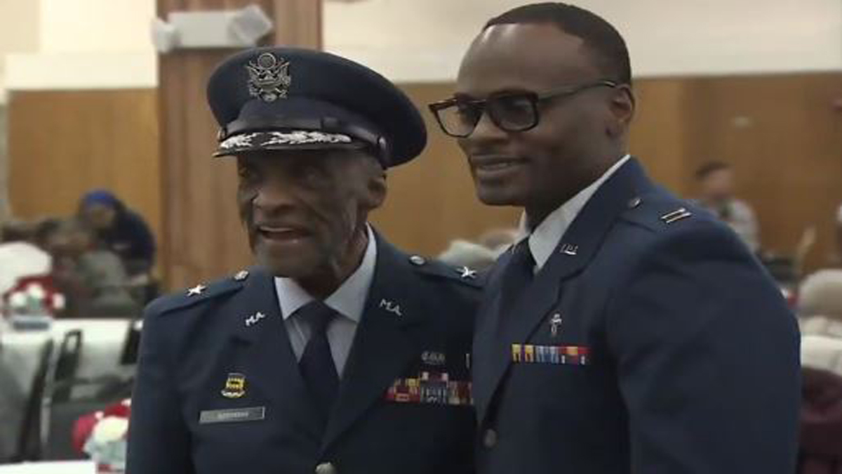 波士顿举办的黑人退伍军人感恩午餐会上，当地二战退伍军人受到了特别表彰