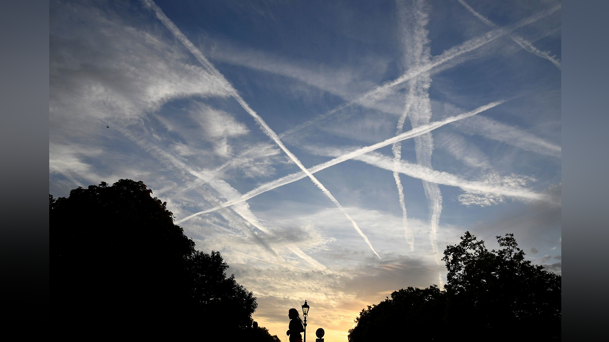 Chemtrails are one of the most popular conspiracy theories. Here's what it means - Boston News, Weather, Sports - Vimarsana News