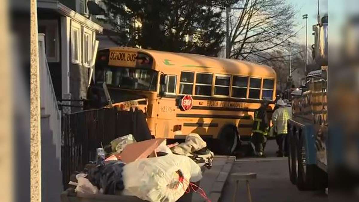 2 adults, 2 juveniles hospitalized after school bus slams into house in ...