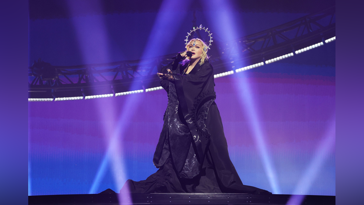 Madonna honors victims and survivors of Pulse shooting in(01)