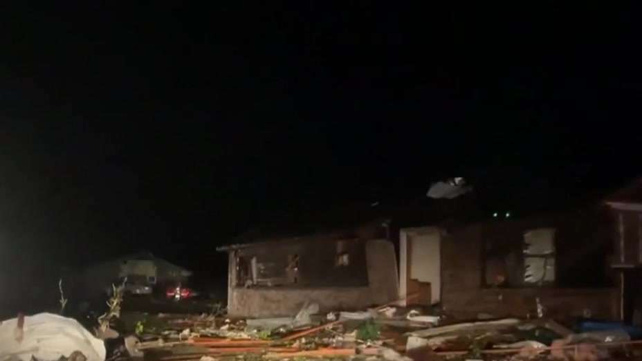 Tornado causes extensive damage to Oklahoma town and 1 death as ...