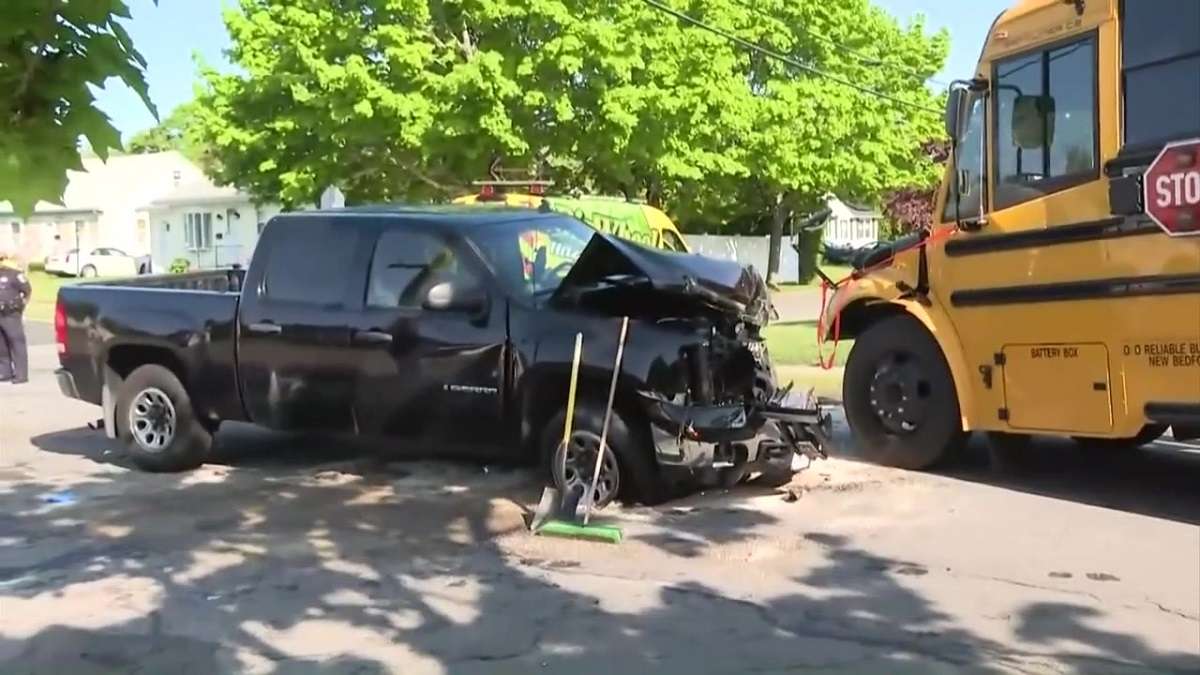 3 people hurt in crash involving school buses, pickup truck in New ...