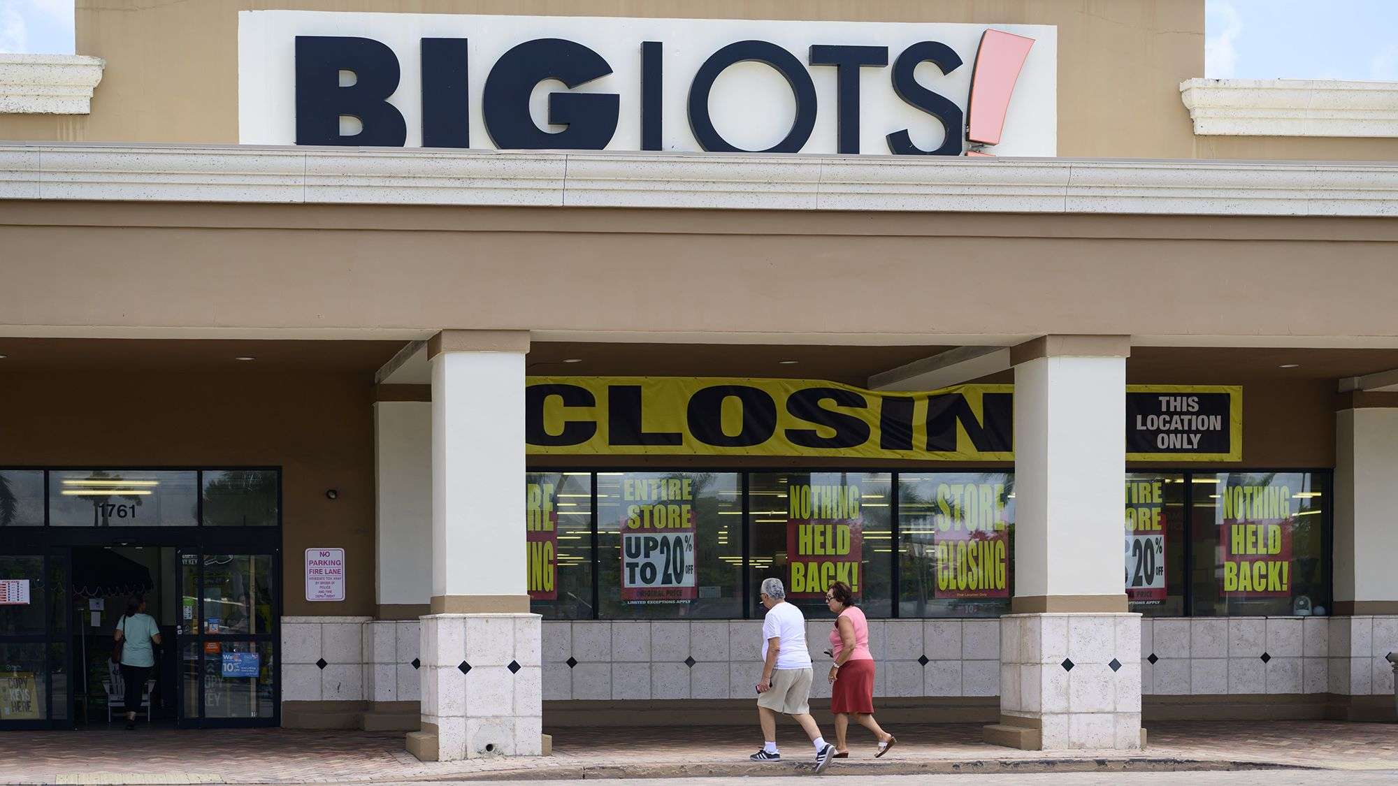 Big Lots is closing hundreds of stores after warning it could go out of ...