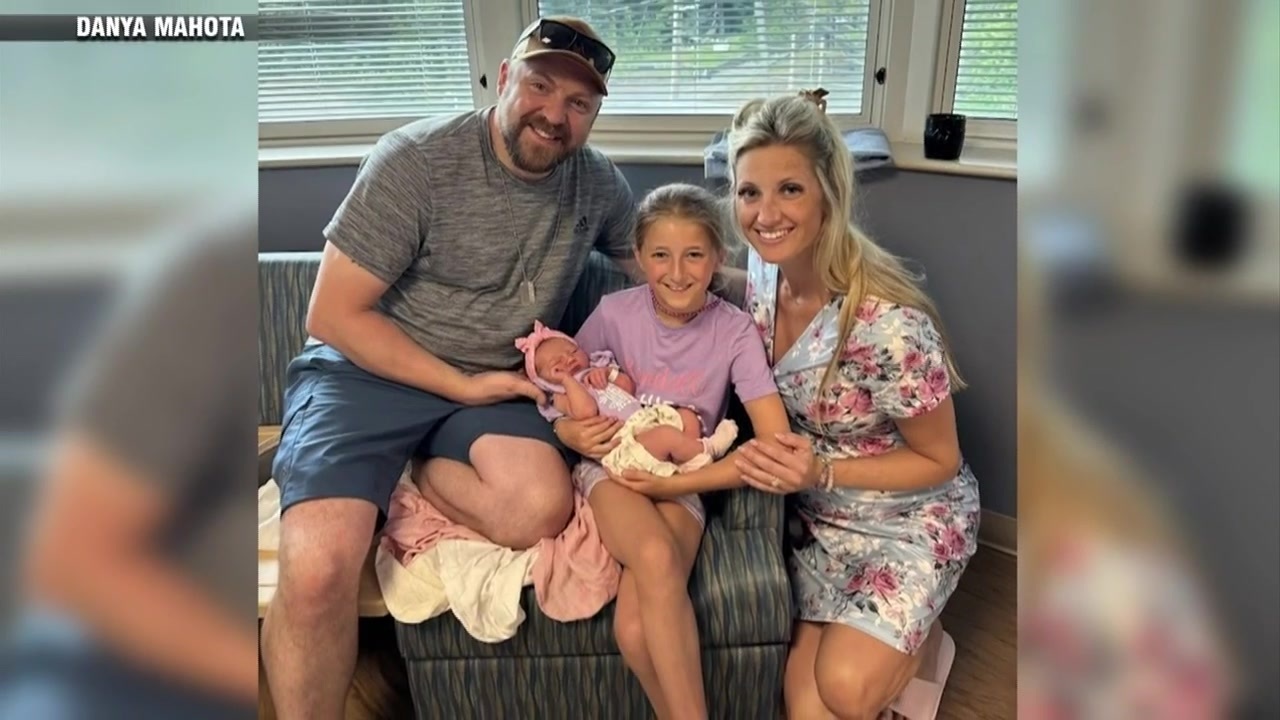 Mother gives birth on Cape Cod highway; father cuts umbilical cord(02)