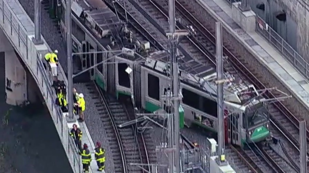 7 passengers injured in MBTA Green Line train derailment near Lechmere