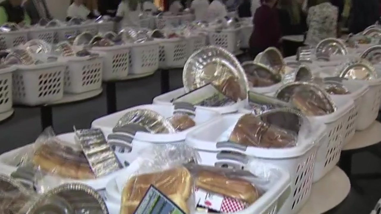 Patriots Foundation, Goodwill distribute Thanksgiving food baskets in Boston - Boston News, Weather, Sports | WHDH 7News