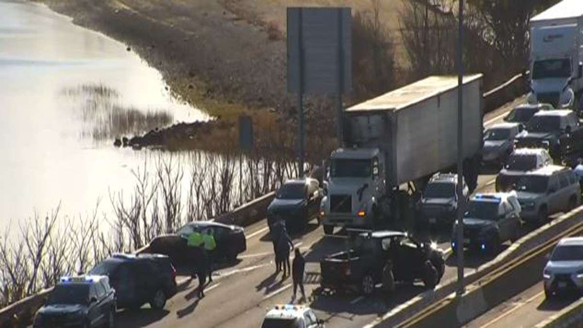 2 teens arrested after chase involving stolen BMW ends in crash in ...