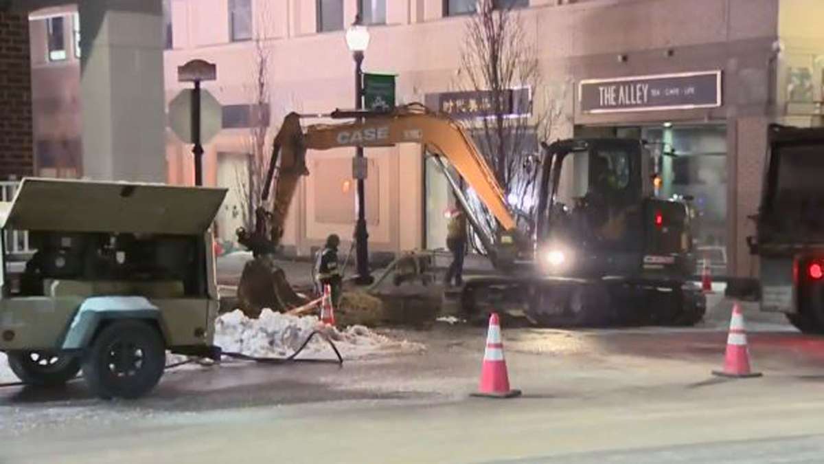 Crews working to repair water main break in Quincy - Boston News ...