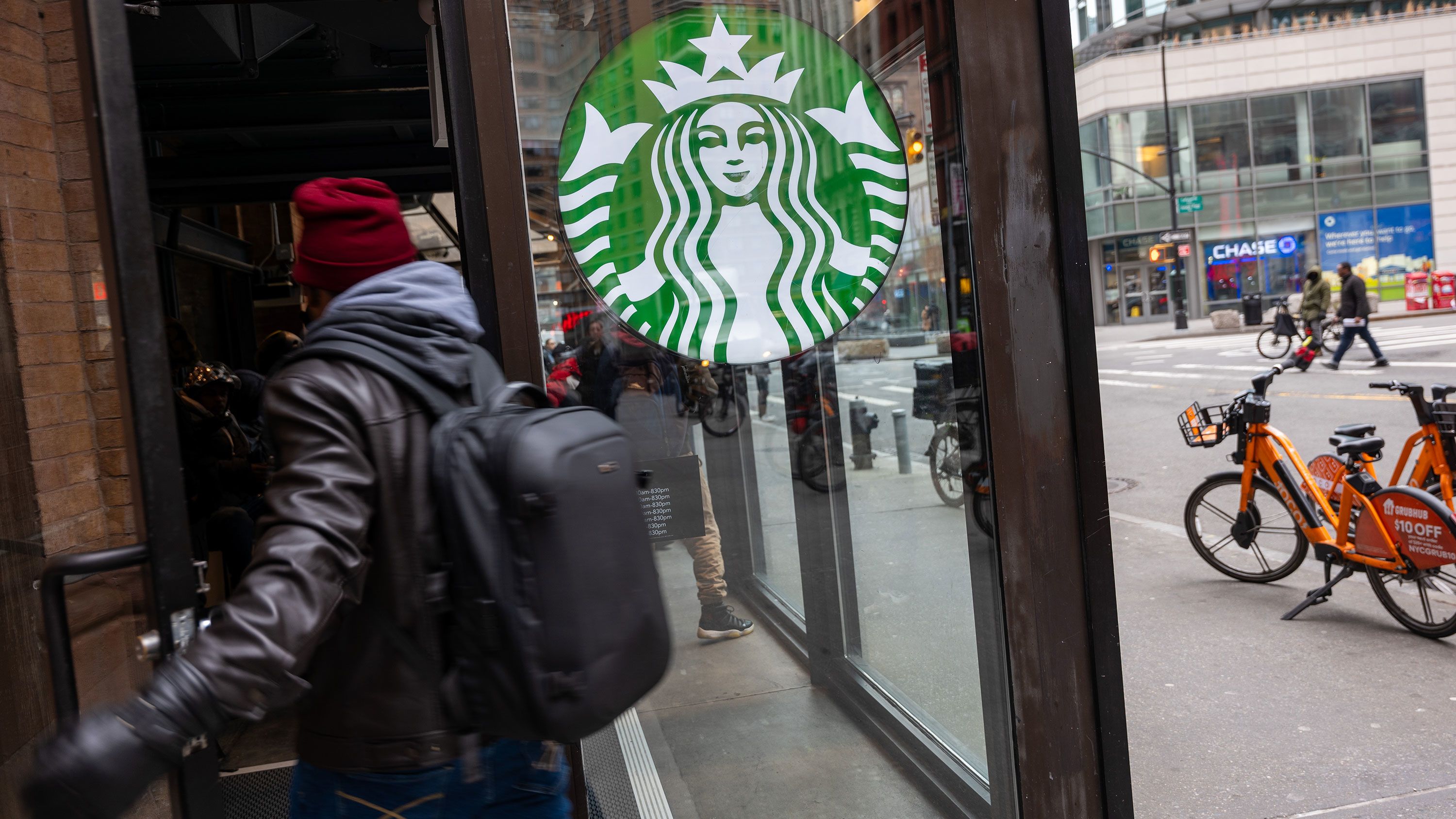 Starbucks ends its ‘opendoor’ policies, deterring nonpaying patrons