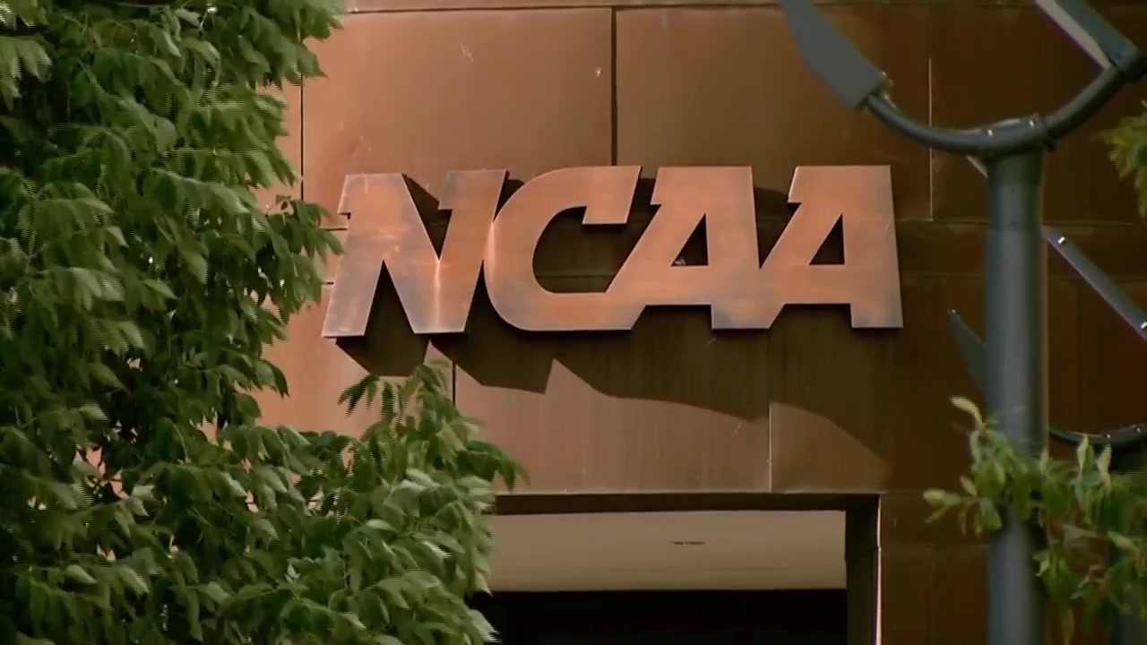 Key Sens. Cruz, Cantwell look to break college sports logjam in Congress with a bipartisan bill