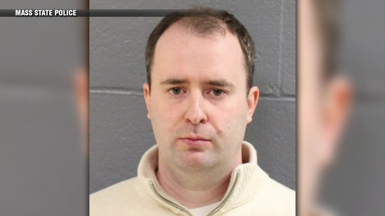 JetBlue pilot, arrested at Logan Airport on warrant out of North