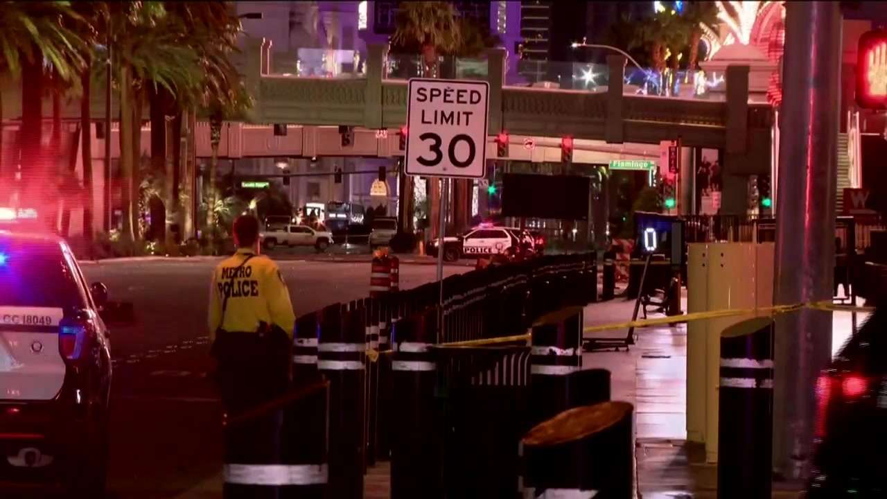 Police: 2 people killed in shooting on Las Vegas strip - Boston News ...