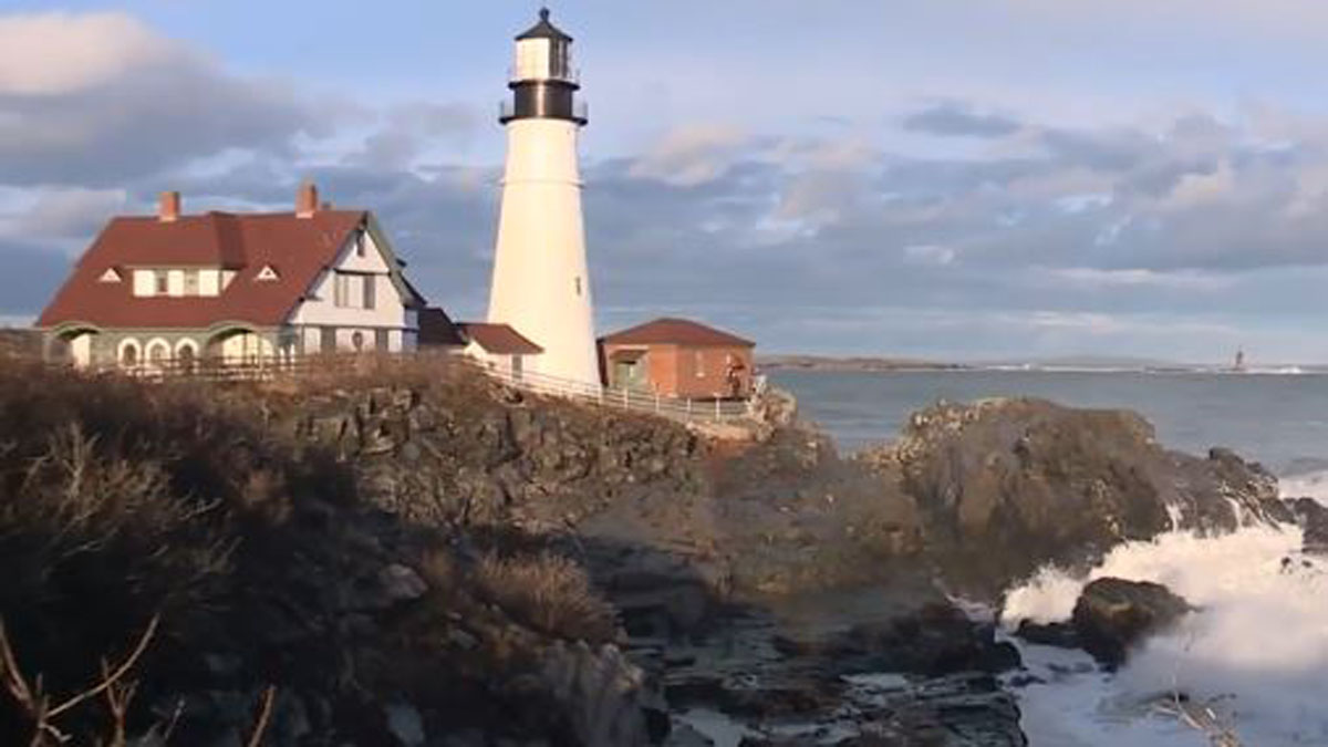 University of New England students research storm surge risks at Maine lighthouses