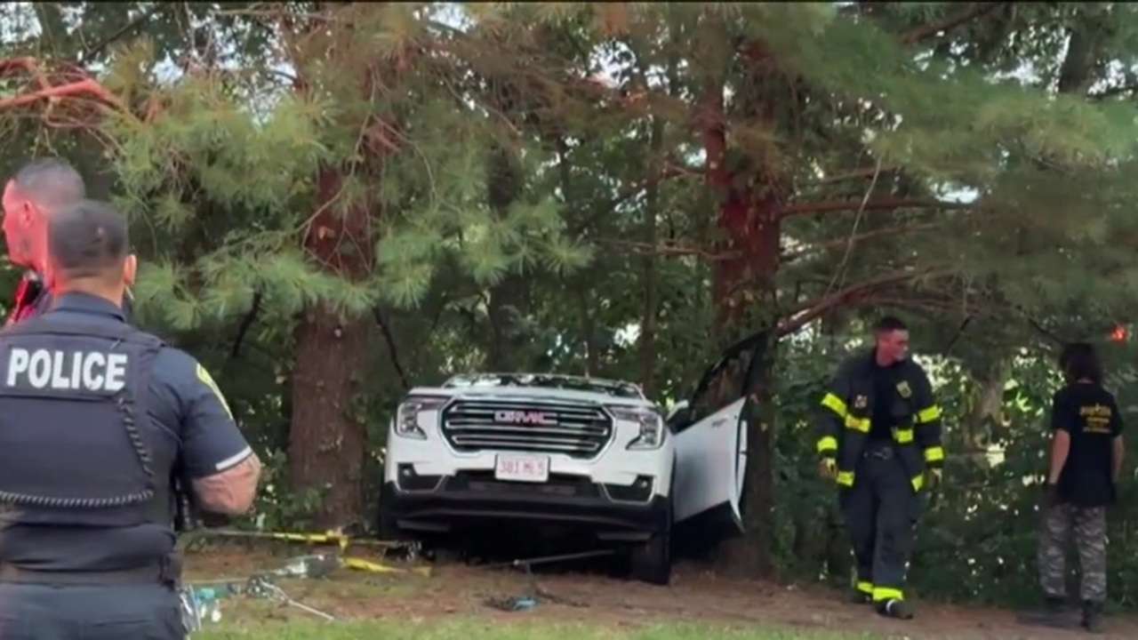 Man, young girl hurt after car crashes into woods in Peabody - Boston ...