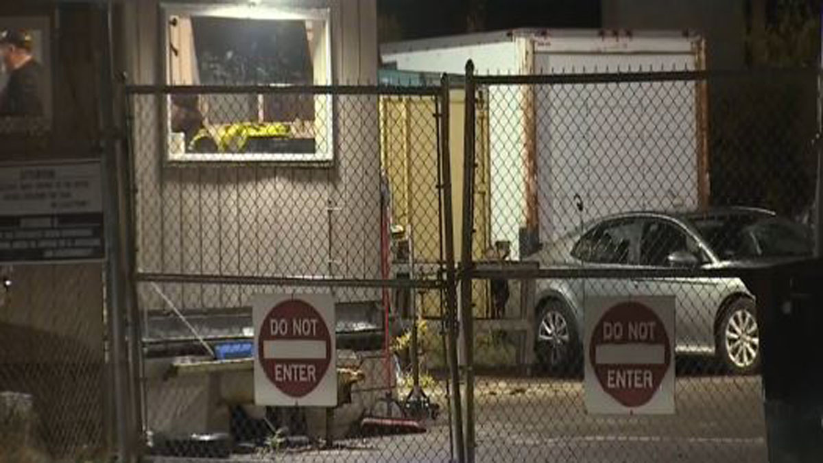 BOSTON (WHDH) - Two tow yard workers were injured after a person, who had been arrested earlier in the day for driving with a suspended<a class="excerpt-read-more" href="https://whdh.com/news/medford-man-arrested-for-second-time-in-same-day-after-striking-tow-yard-workers-while-stealing-back-his-towed-car/">Read More</a>